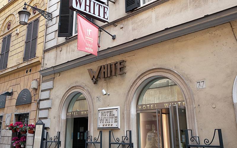 Hotel White ****: Extérieur