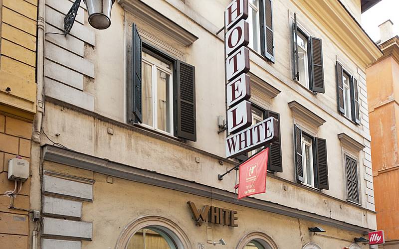 Hotel White ****: Extérieur