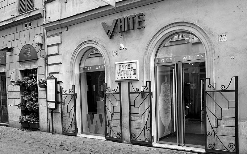 Hotel White ****: Extérieur